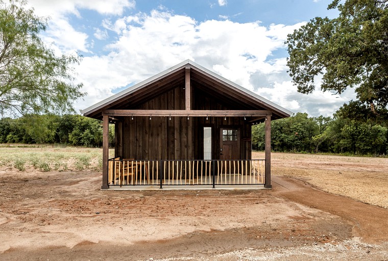 Colorful, Wheelchair Accessible Cabin for Two in Waco, Texas