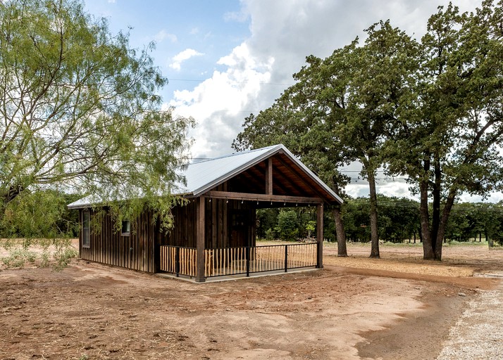Cabins (United States of America, Elm Mott, Texas)