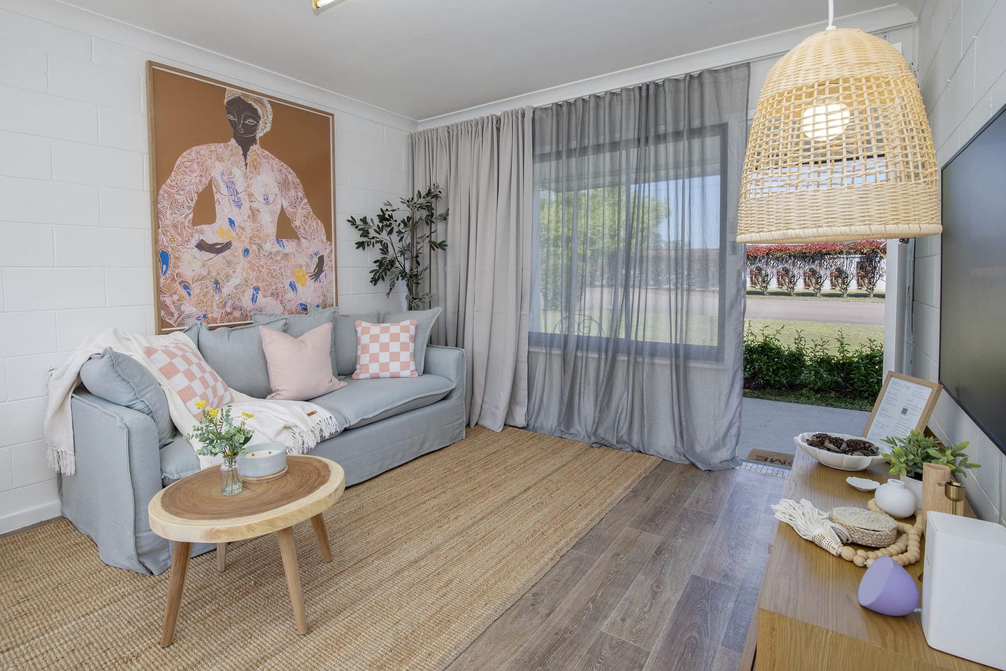 Chic Picturesque Vacation Rental Next to the Coast in Bateau Bay, New South Wales