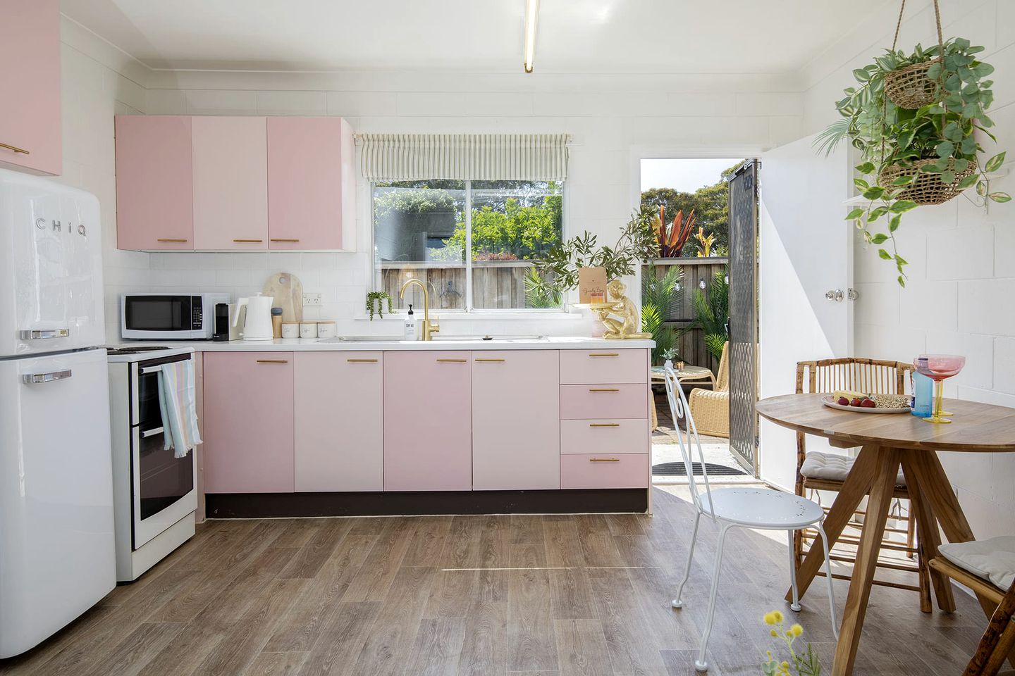 Chic Picturesque Vacation Rental Next to the Coast in Bateau Bay, New South Wales