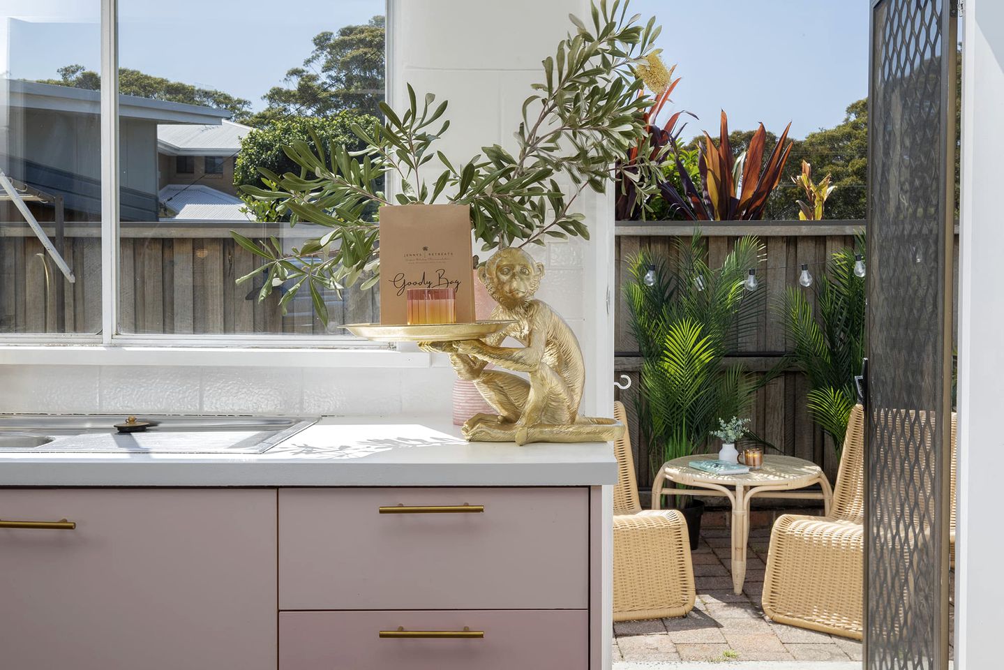 Chic Picturesque Vacation Rental Next to the Coast in Bateau Bay, New South Wales