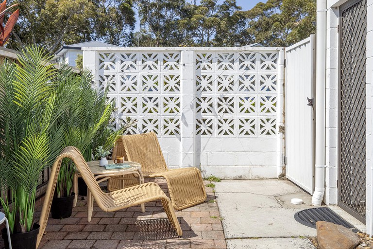 Chic Picturesque Vacation Rental Next to the Coast in Bateau Bay, New South Wales