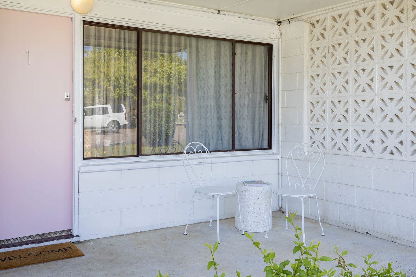 Chic Picturesque Vacation Rental Next to the Coast in Bateau Bay, New South Wales