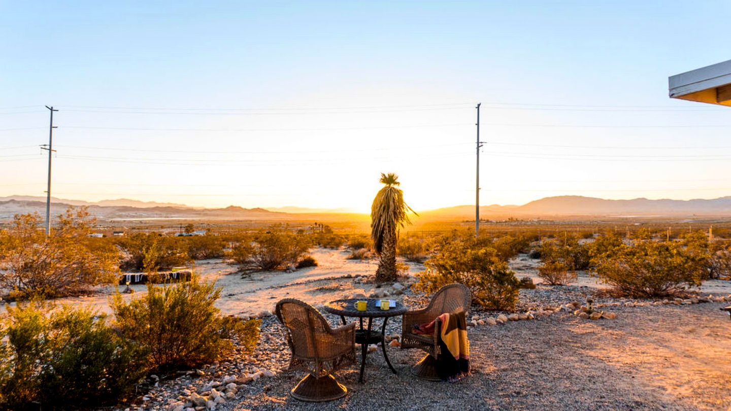 Outstanding Desert Cabin with Hot-Tub and Incredible Stargazing in California