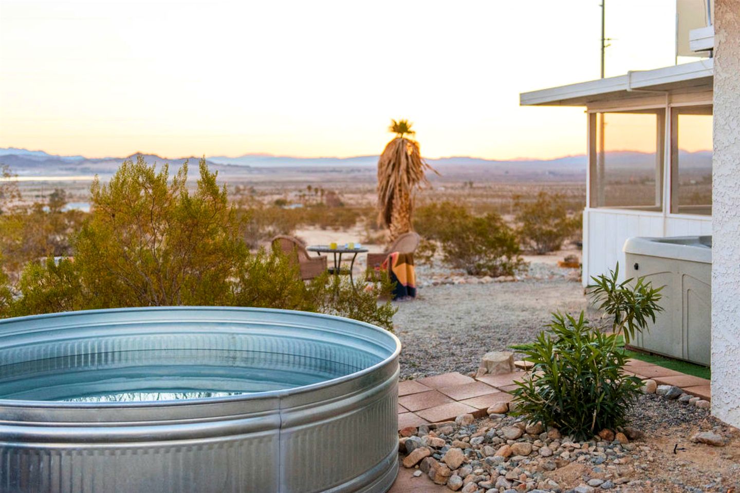 Outstanding Desert Cabin with Hot-Tub and Incredible Stargazing in California