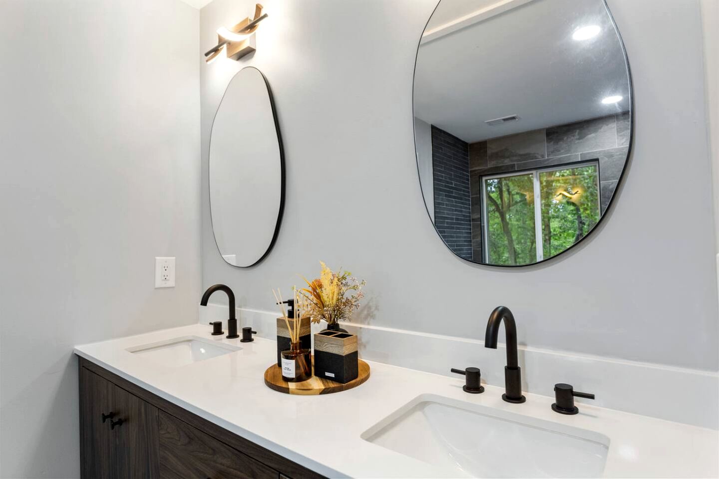 Stylish Lakehouse with Black-and-White Modern Design near Lake Hartwell, Clemson SC