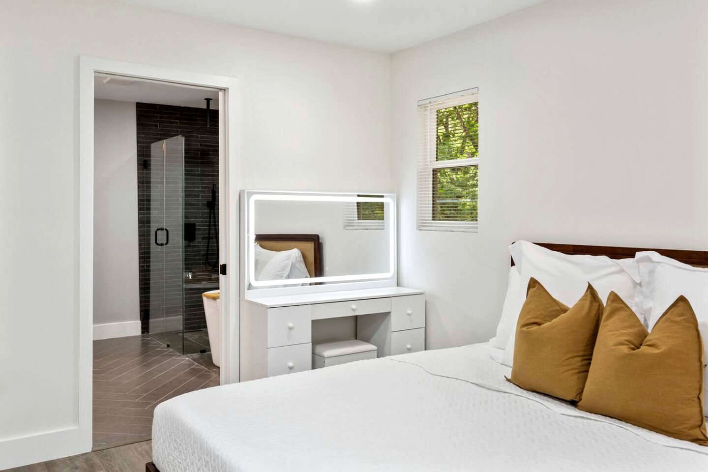 Stylish Lakehouse with Black-and-White Modern Design near Lake Hartwell, Clemson SC