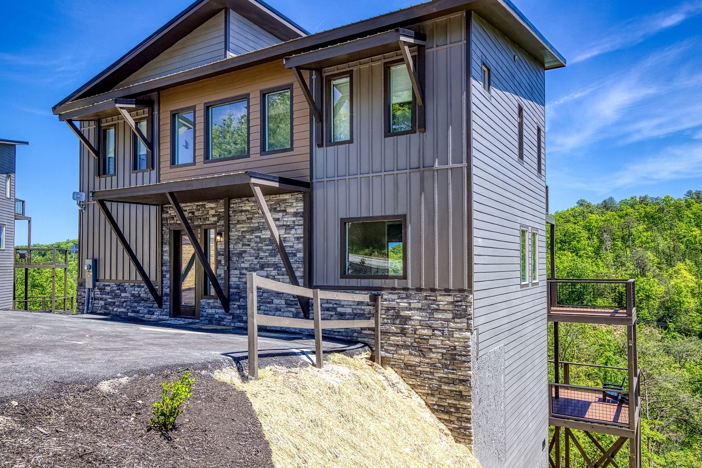 Spectacular Modern Cabin with Indoor Swimming Pool and Barbecue in Sevierville, Tennessee