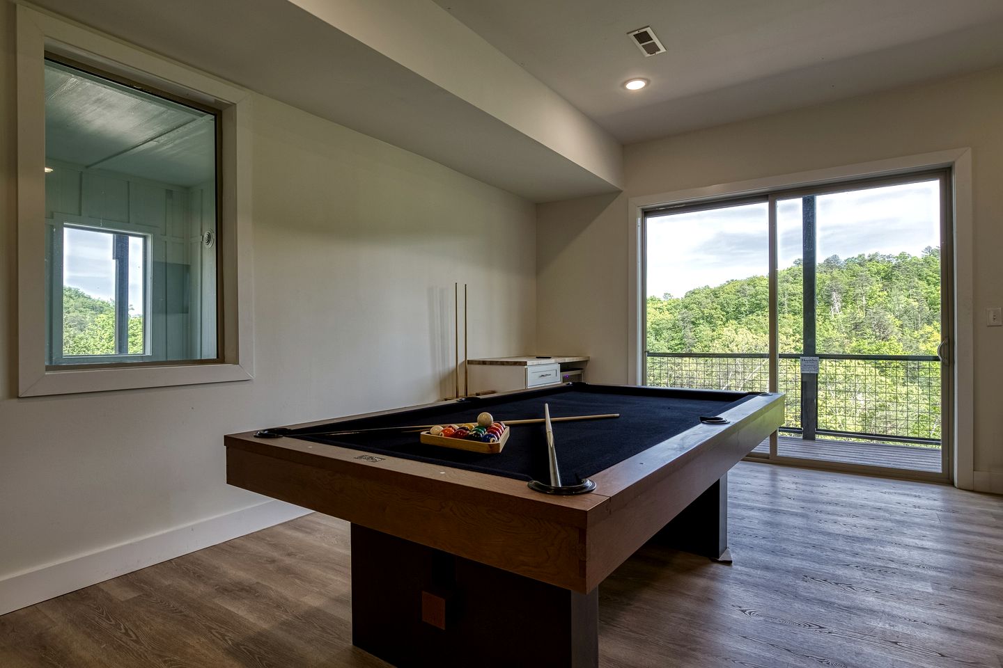 Spectacular Modern Cabin with Indoor Swimming Pool and Barbecue in Sevierville, Tennessee