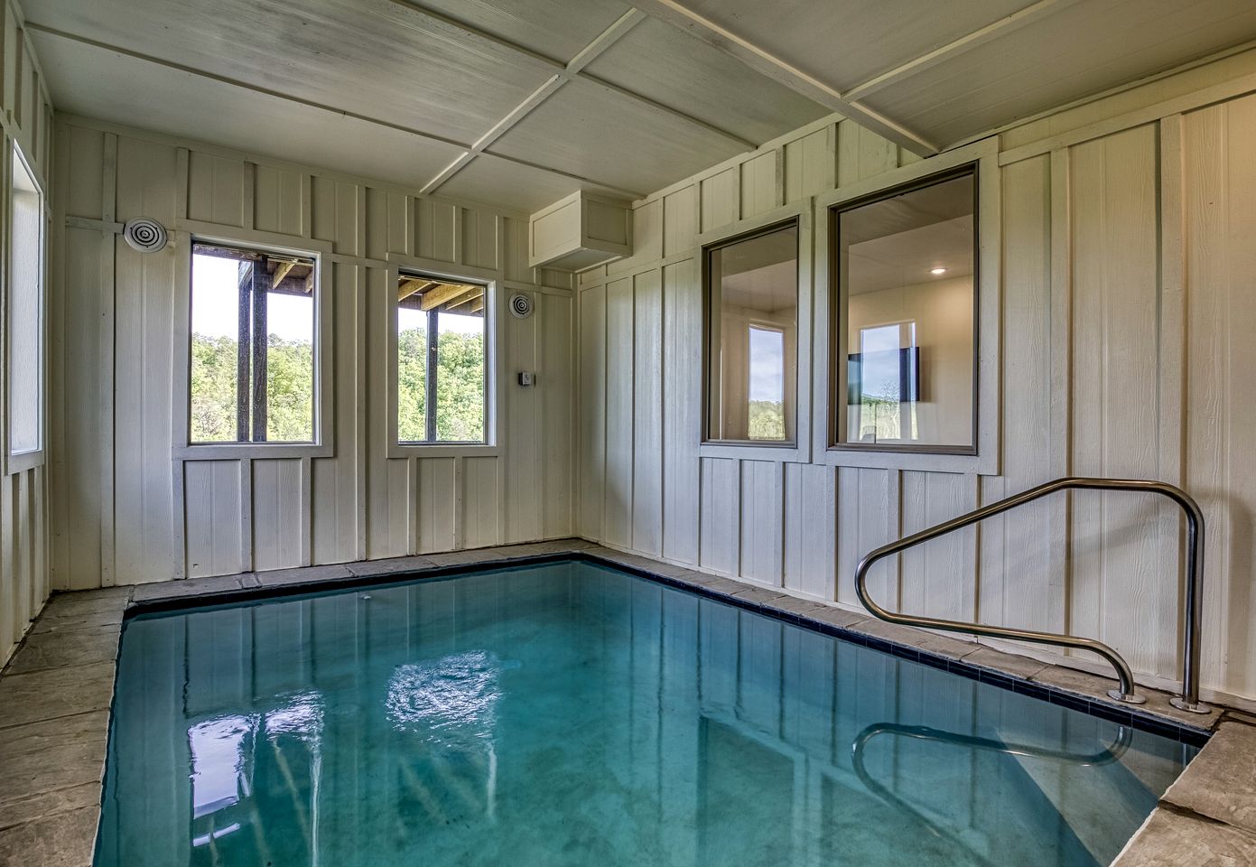 Spectacular Modern Cabin with Indoor Swimming Pool and Barbecue in Sevierville, Tennessee