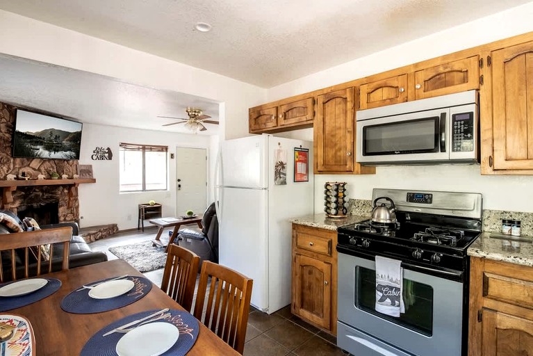 Cabins (United States of America, Big Bear Lake, California)