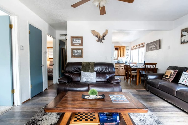 Cabins (United States of America, Big Bear Lake, California)