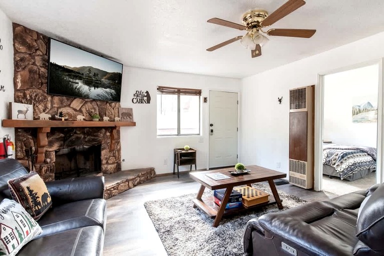 Cabins (United States of America, Big Bear Lake, California)