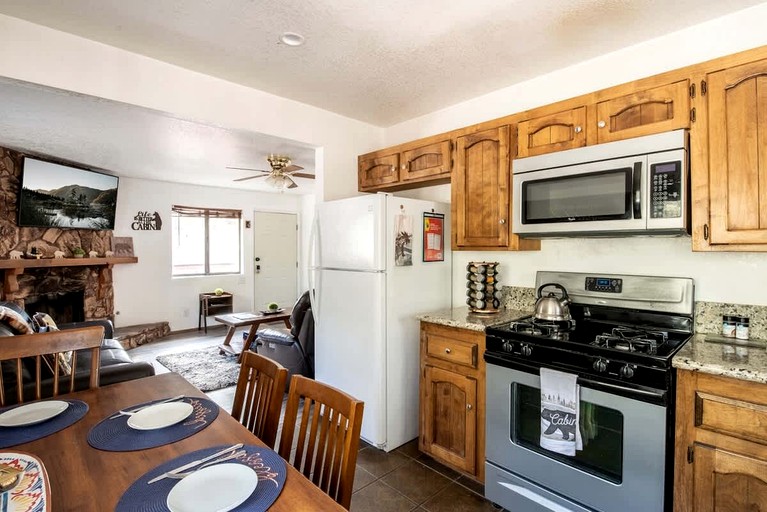 Cabins (United States of America, Big Bear Lake, California)