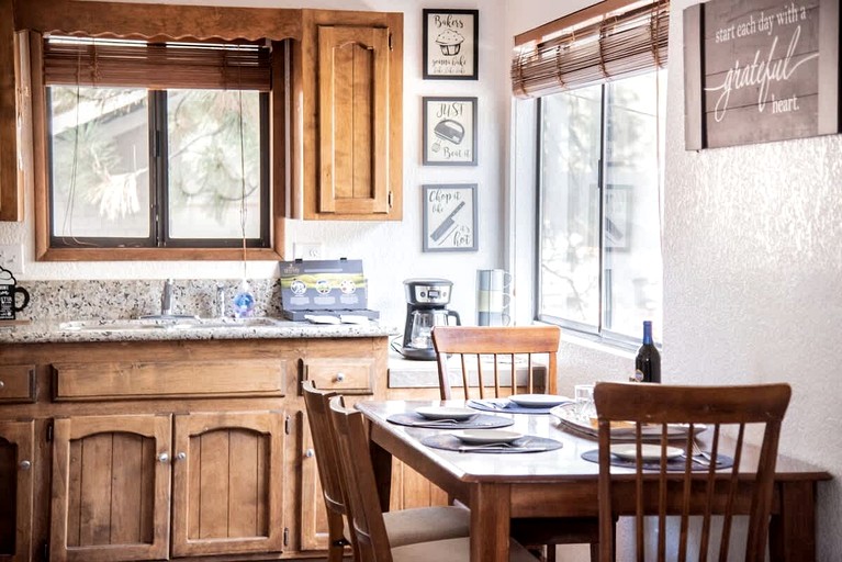 Cabins (United States of America, Big Bear Lake, California)