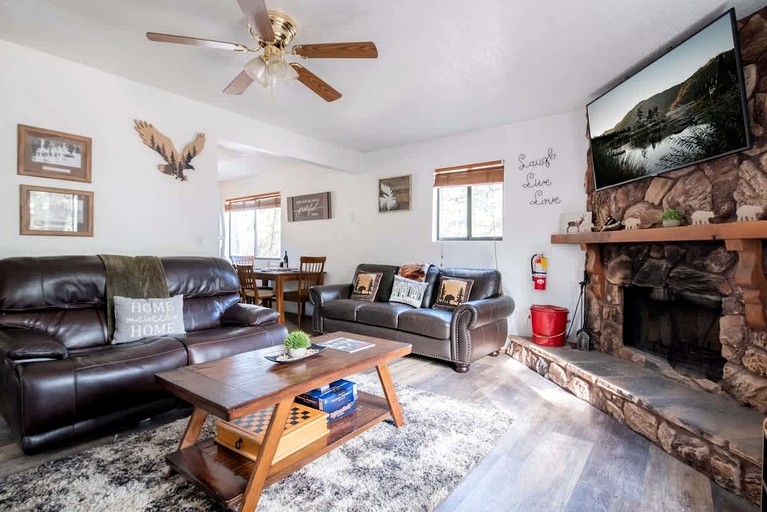 Cabins (United States of America, Big Bear Lake, California)