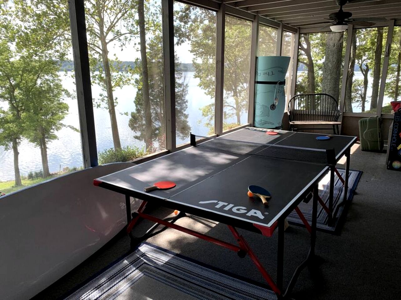 Inmerse in the Serenity of this Lakefront Cottage in Cadiz, Kentucky