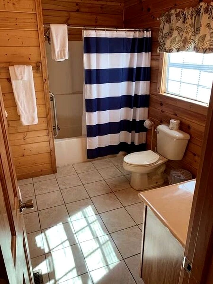 Exceptional Log Cabin for Families and Groups with Hot Tub, Arcade, and Pool Table in Sevierville, Tennessee