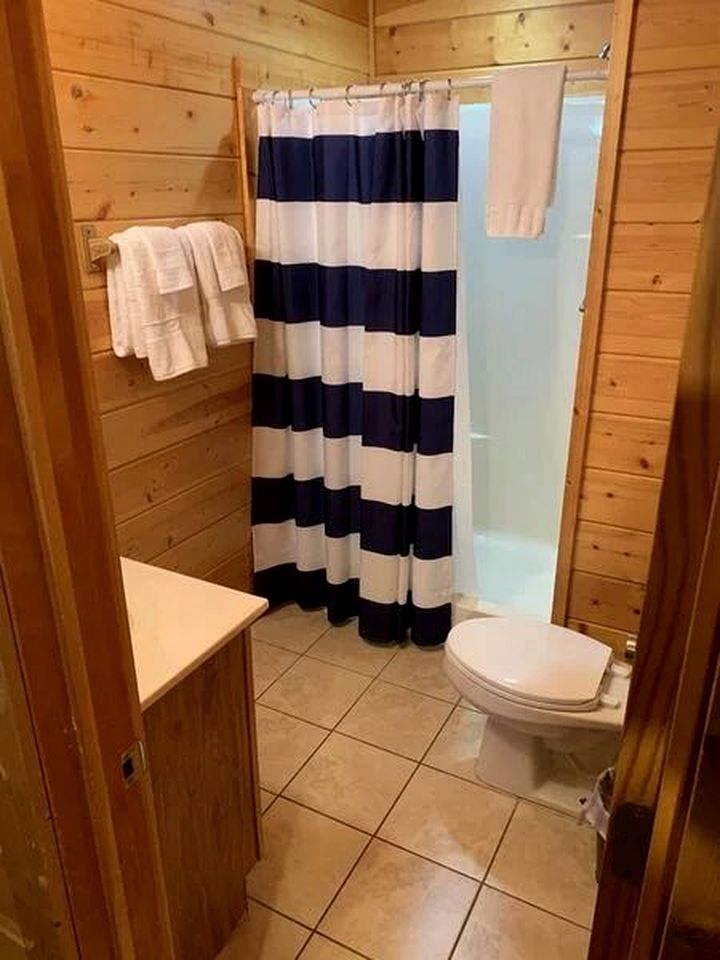 Exceptional Log Cabin for Families and Groups with Hot Tub, Arcade, and Pool Table in Sevierville, Tennessee