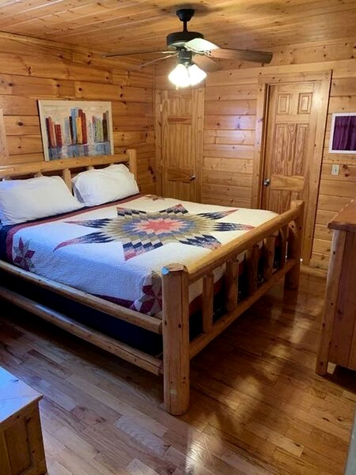 Exceptional Log Cabin for Families and Groups with Hot Tub, Arcade, and Pool Table in Sevierville, Tennessee