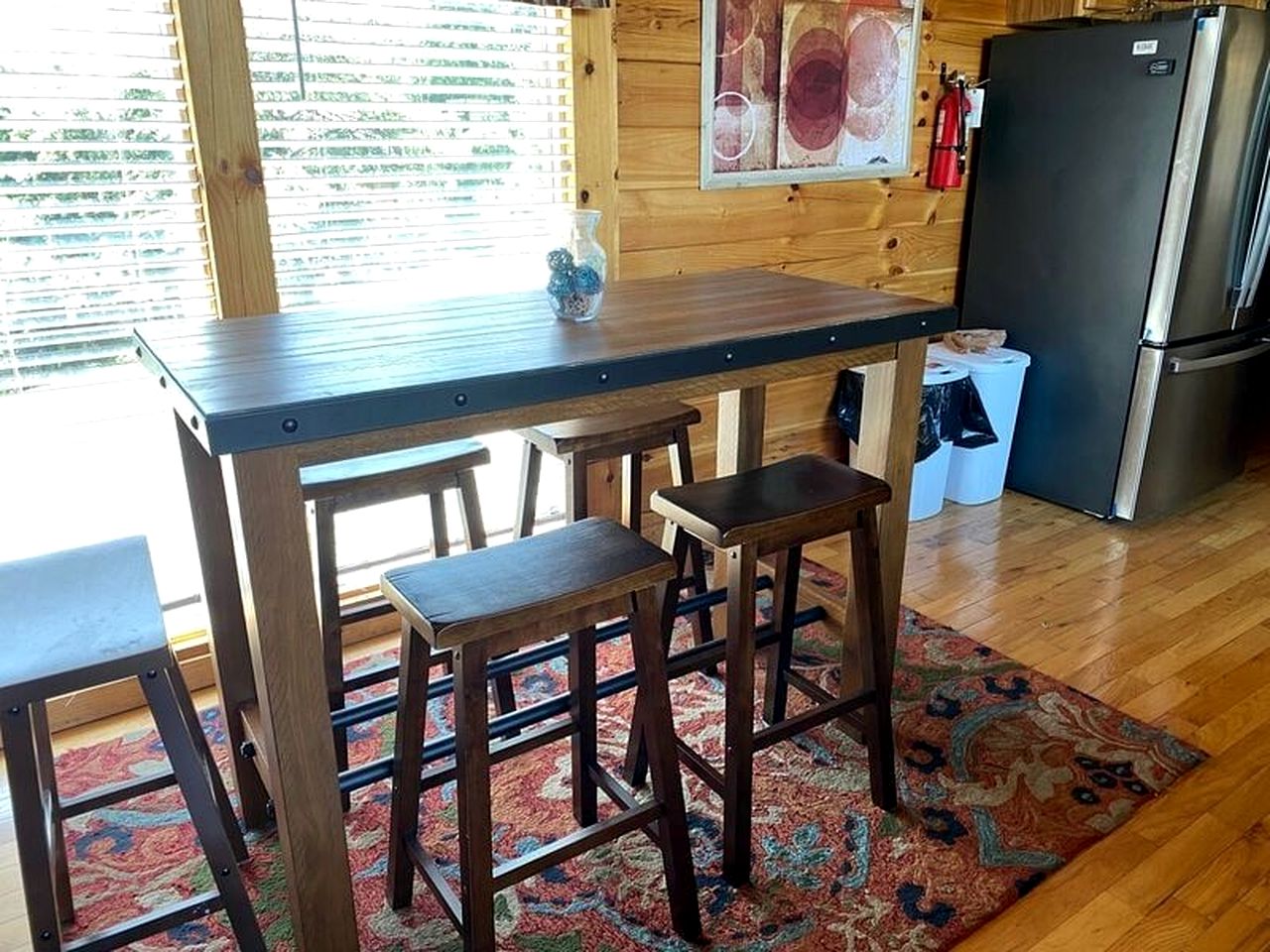 Exceptional Log Cabin for Families and Groups with Hot Tub, Arcade, and Pool Table in Sevierville, Tennessee