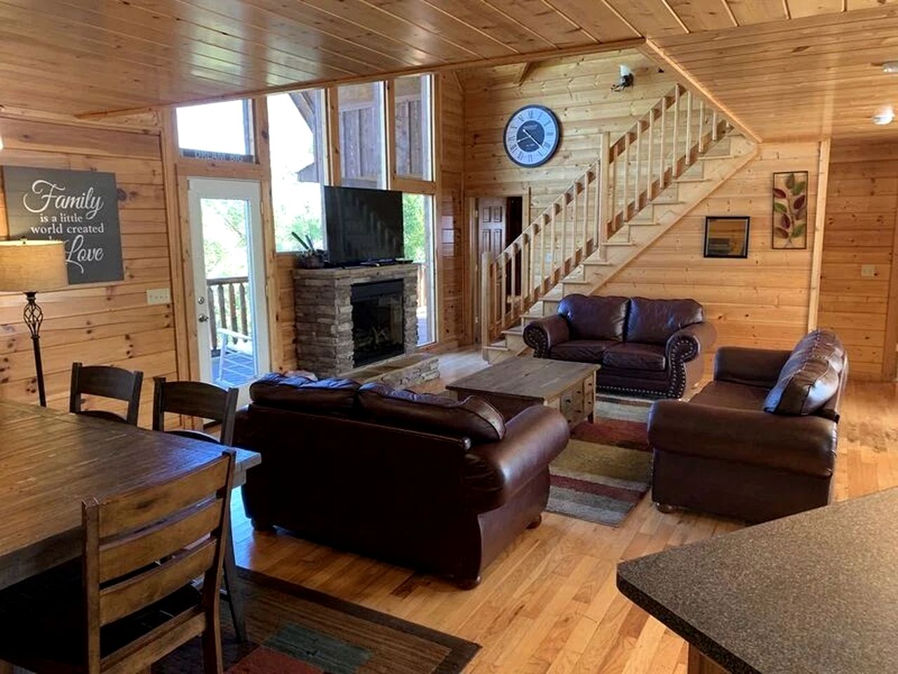 Exceptional Log Cabin for Families and Groups with Hot Tub, Arcade, and Pool Table in Sevierville, Tennessee