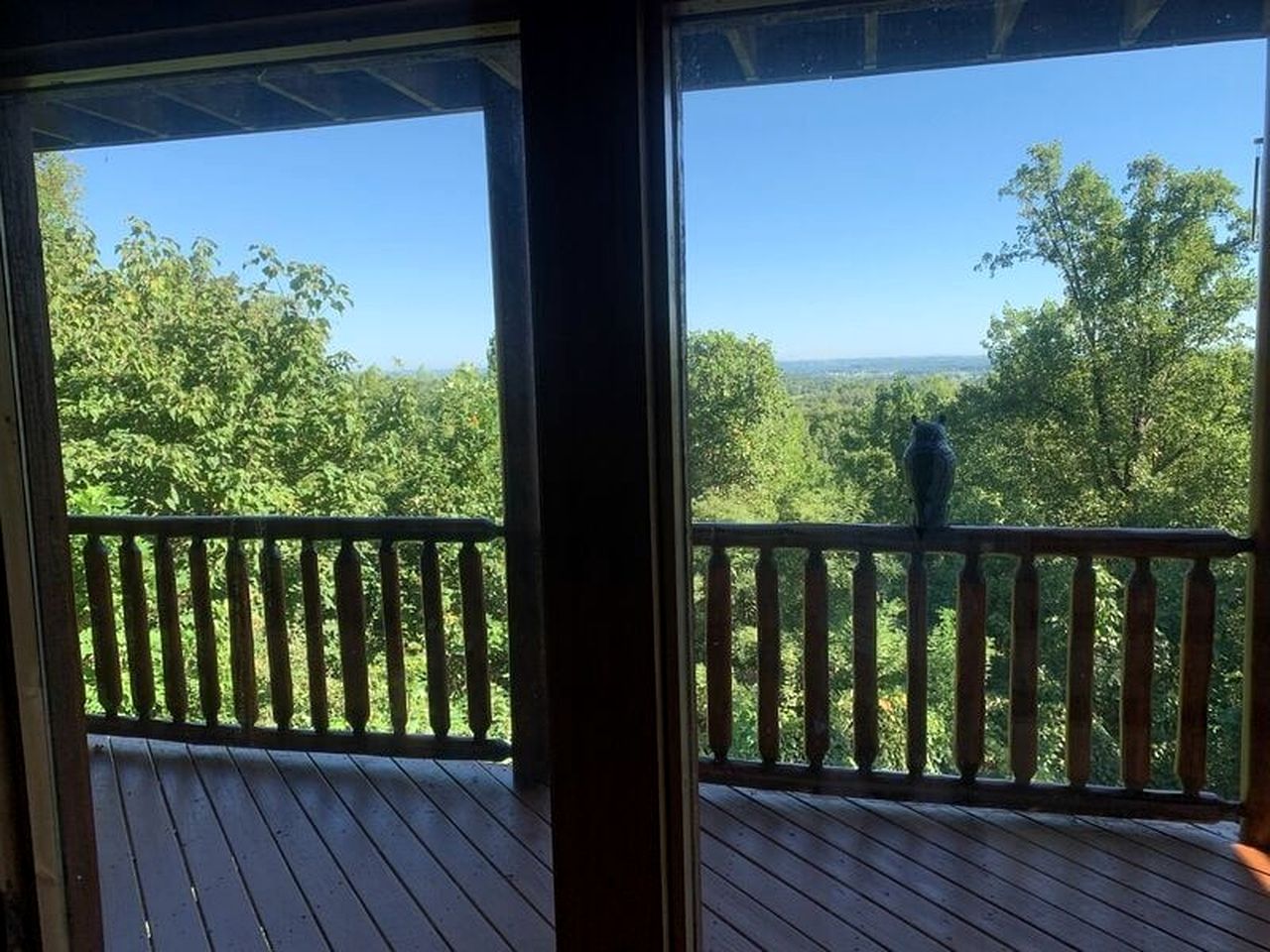 Exceptional Log Cabin for Families and Groups with Hot Tub, Arcade, and Pool Table in Sevierville, Tennessee