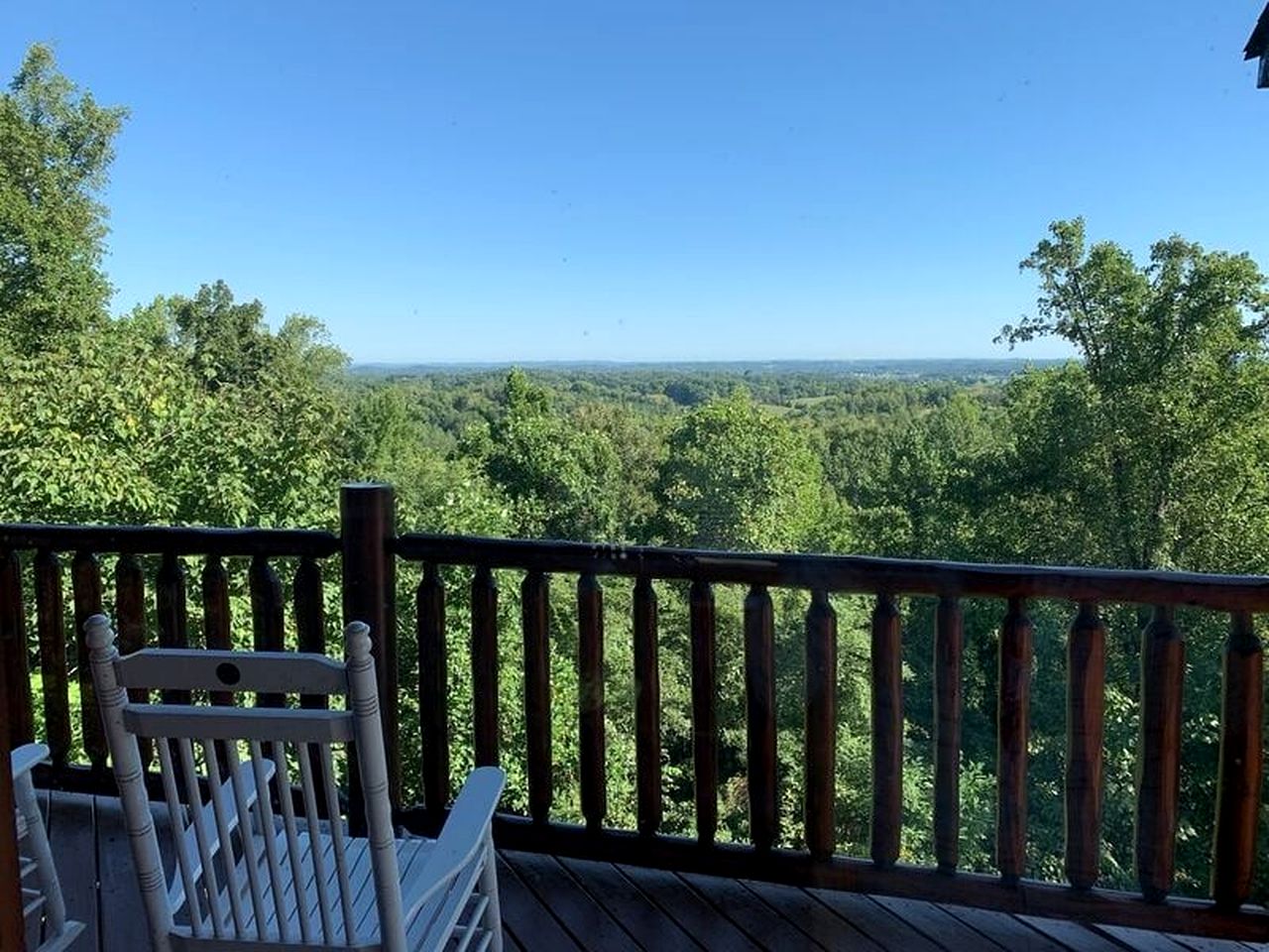 Exceptional Log Cabin for Families and Groups with Hot Tub, Arcade, and Pool Table in Sevierville, Tennessee