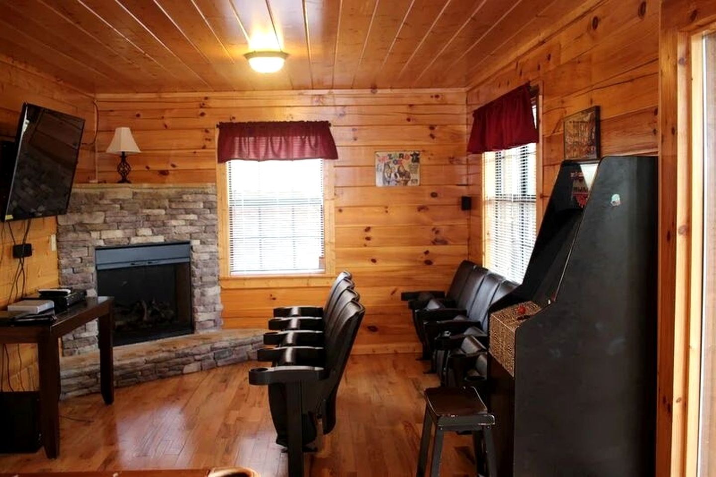 Exceptional Log Cabin for Families and Groups with Hot Tub, Arcade, and Pool Table in Sevierville, Tennessee