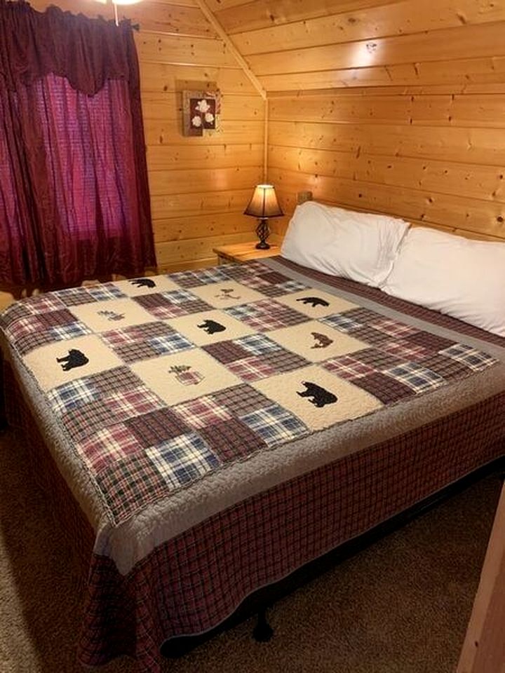 Exceptional Log Cabin for Families and Groups with Hot Tub, Arcade, and Pool Table in Sevierville, Tennessee