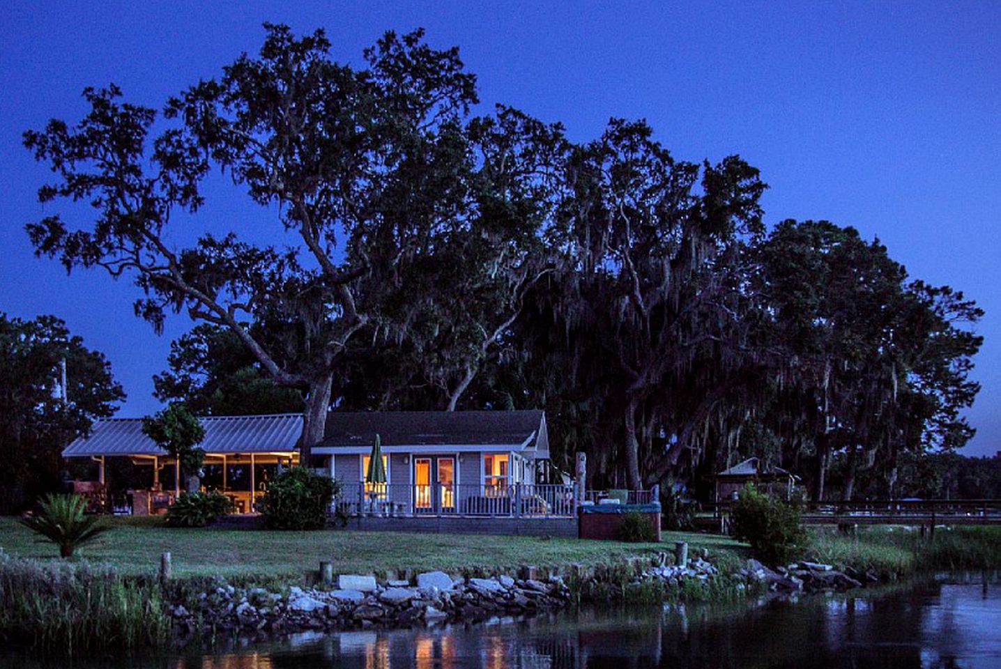 Romantic Cottage Rental with a Dock and Hot Tub near Savannah, Georgia