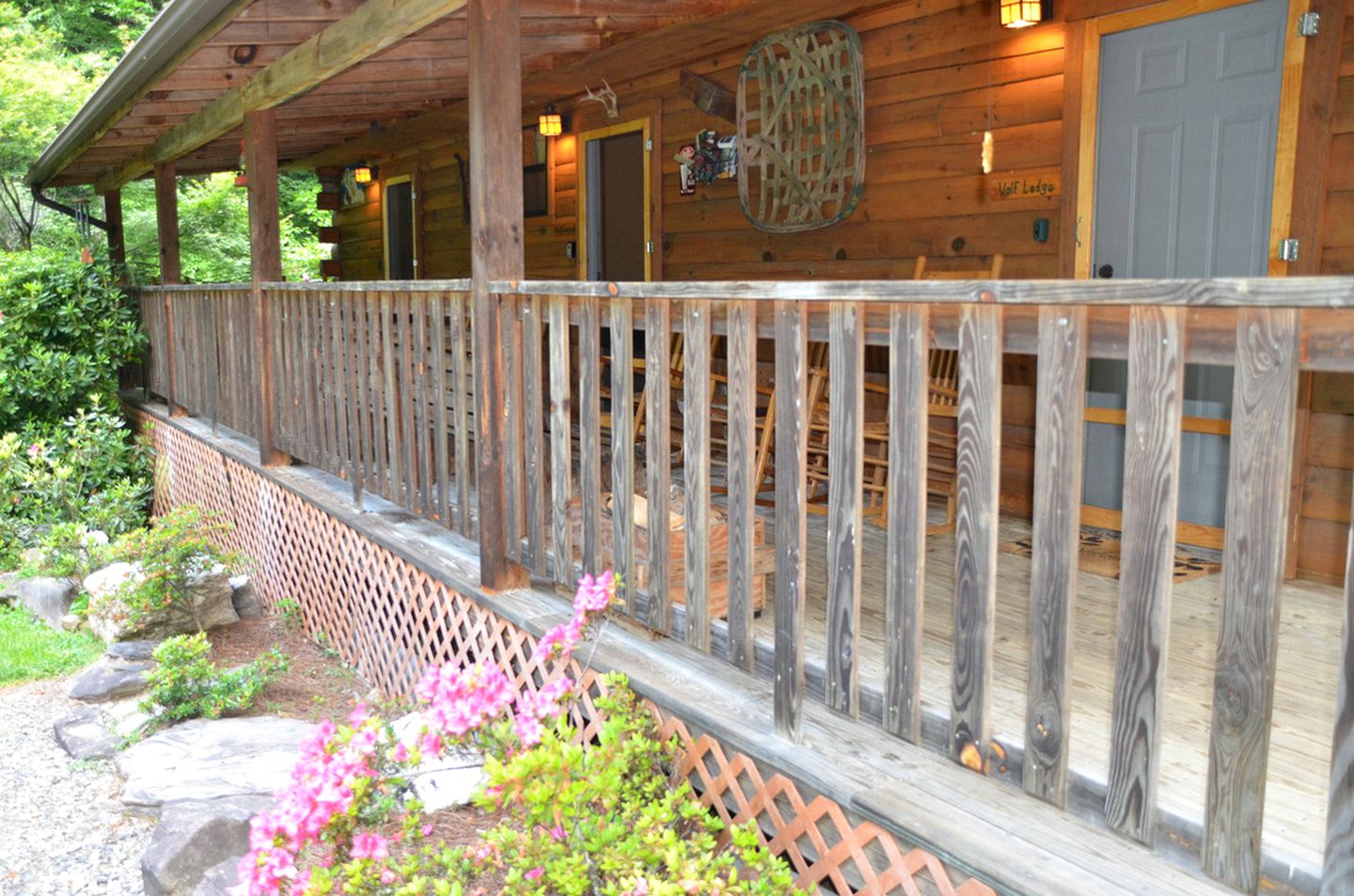 Cozy Creekside Cabin Rental near Cherokee, North Carolina