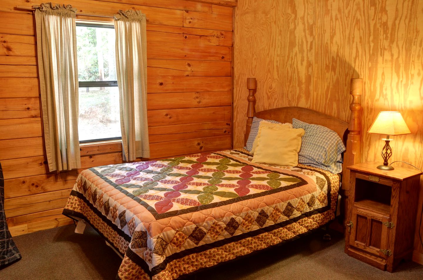 Lovely Rustic Cabin Secluded in the Woods near Maggie Valley, North Carolina