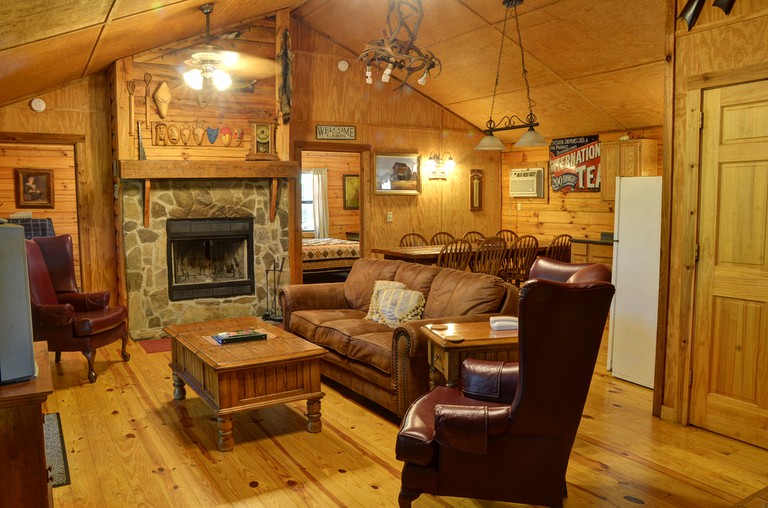 Log Cabins (Cherokee, North Carolina, United States)