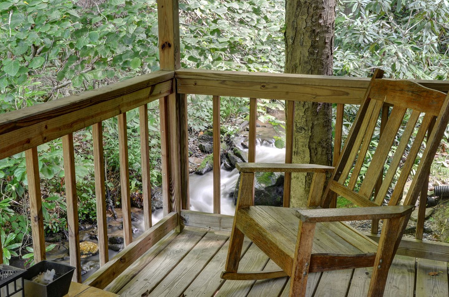 Romantic Log Cabin in Wooded Setting near Cherokee, North Carolina