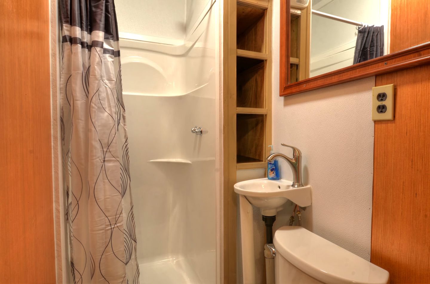 Tiny House for Two with Outdoor Tub near Great Smoky Mountains in Cherokee, North Carolina