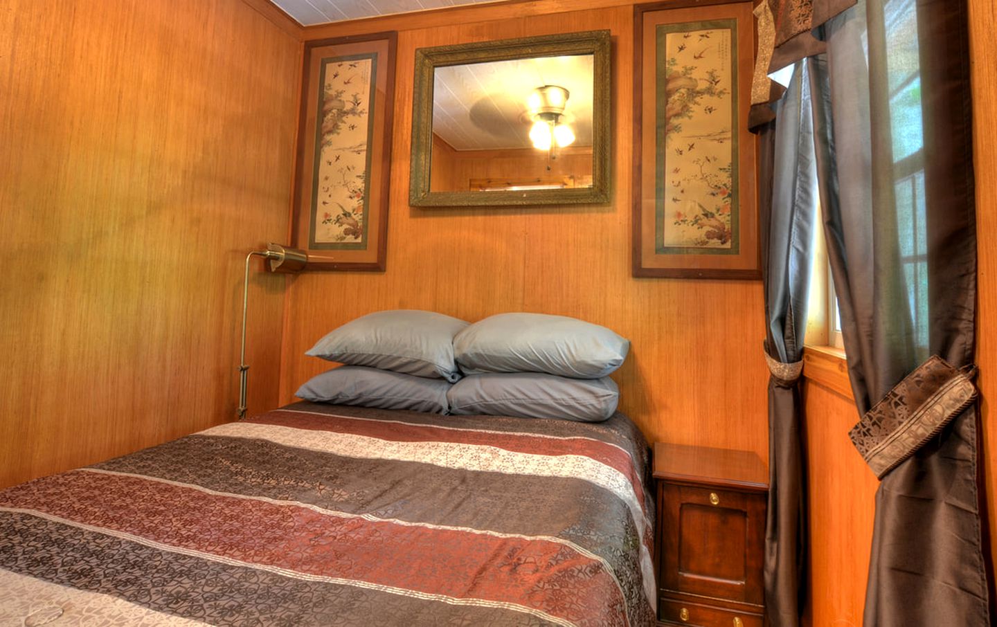 Tiny House for Two with Outdoor Tub near Great Smoky Mountains in Cherokee, North Carolina