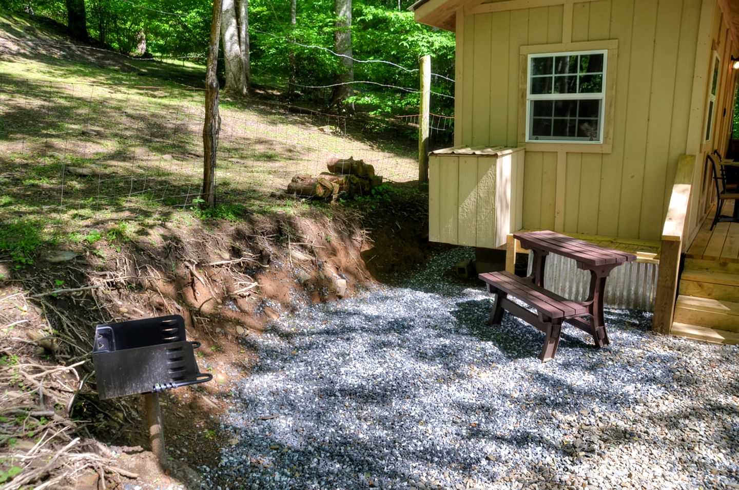 Tiny House for Two with Outdoor Tub near Great Smoky Mountains in Cherokee, North Carolina