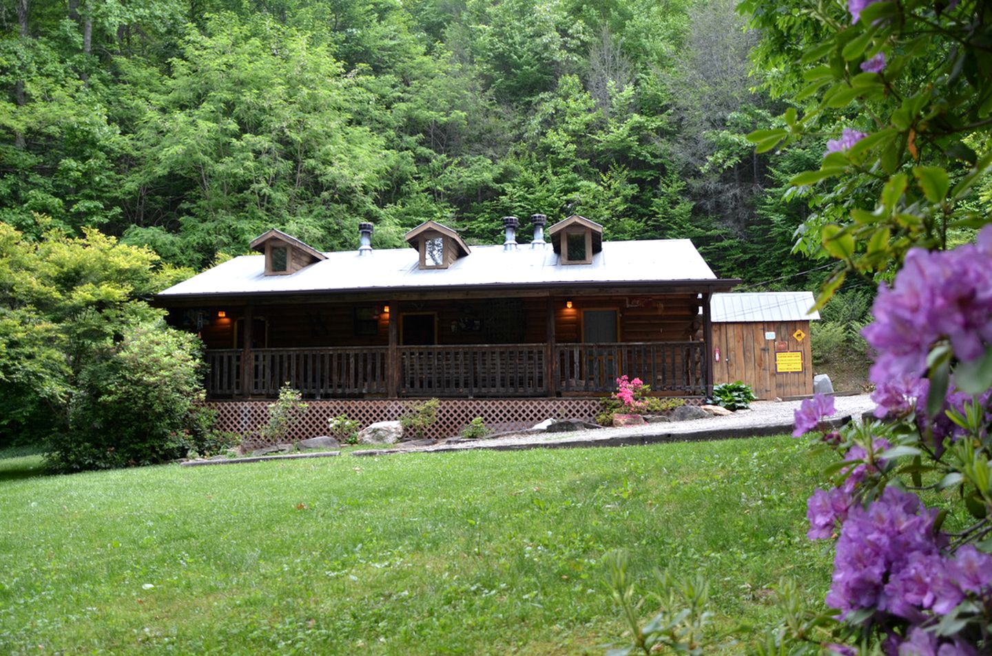 Rustic Family-Friendly Log Cabin in the Smoky Mountains, North Carolina