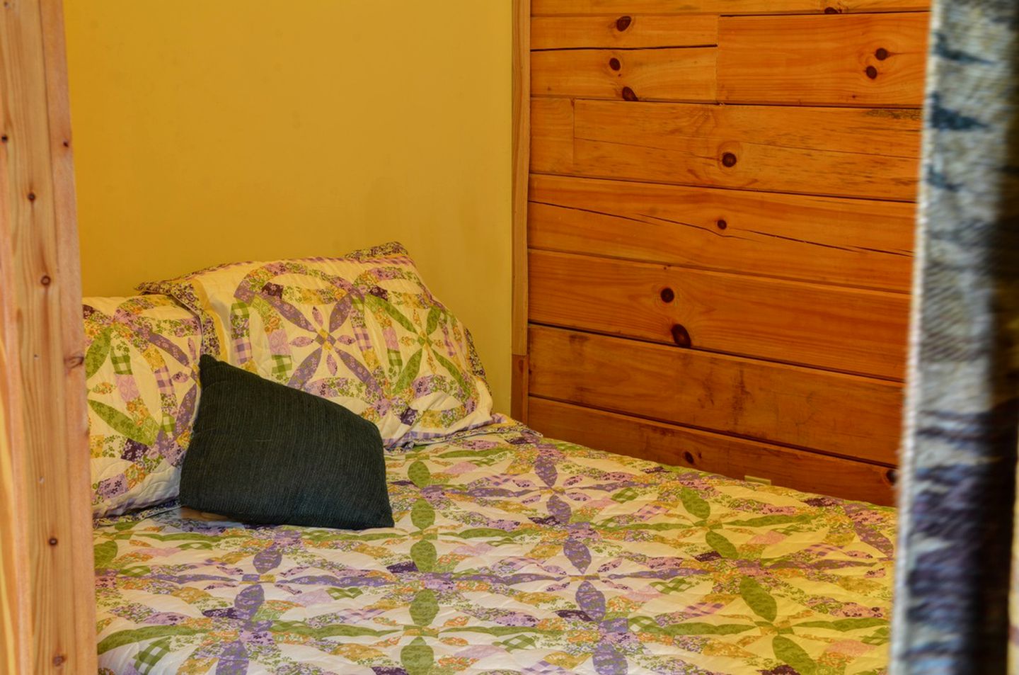 Cozy Log Cabin for Getaway in the Mountains near Cherokee, North Carolina