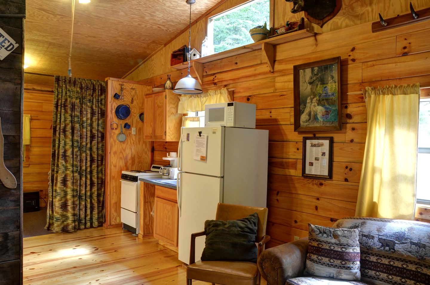 Cozy Log Cabin for Getaway in the Mountains near Cherokee, North Carolina