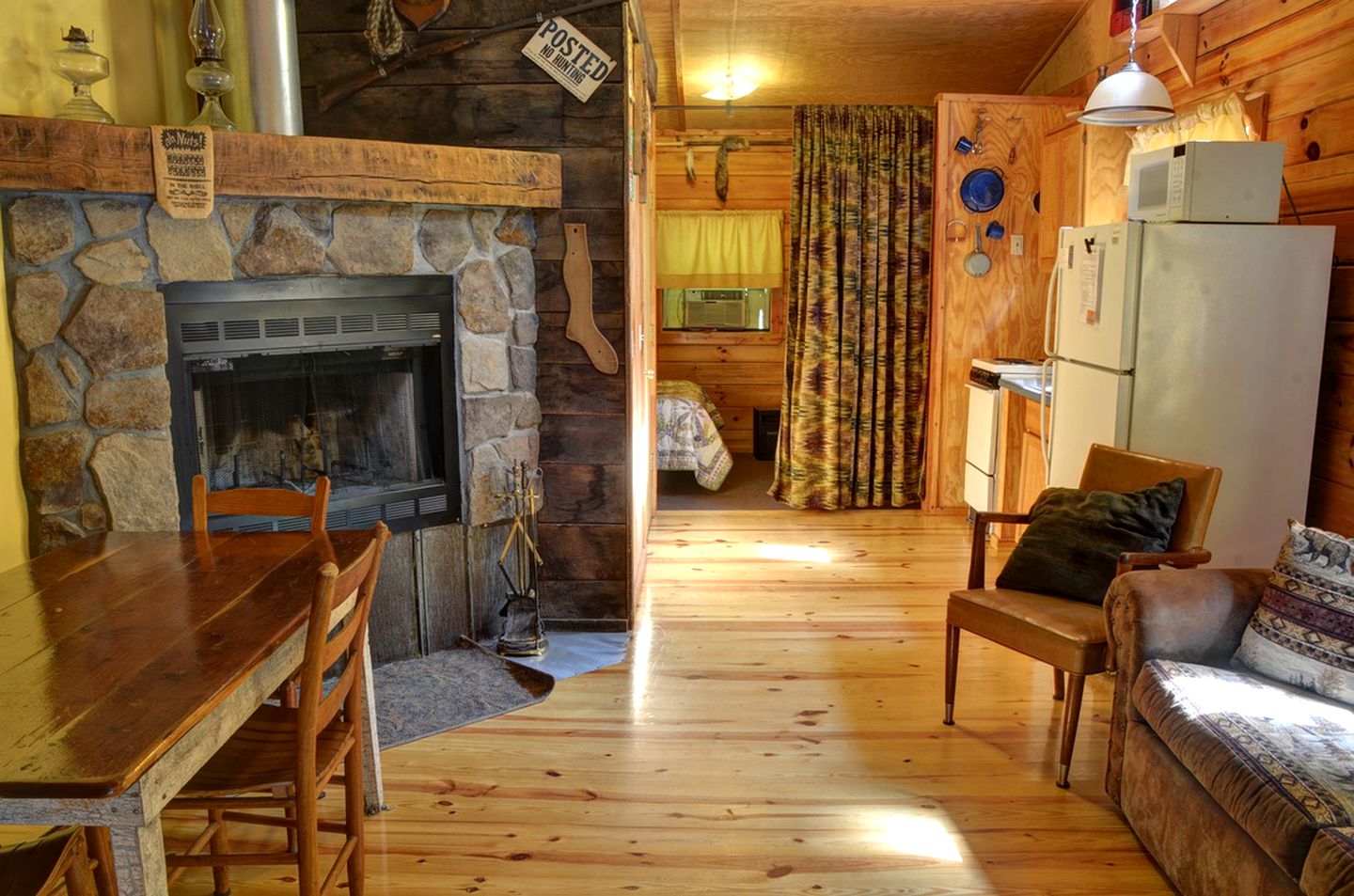 Cozy Log Cabin for Getaway in the Mountains near Cherokee, North Carolina