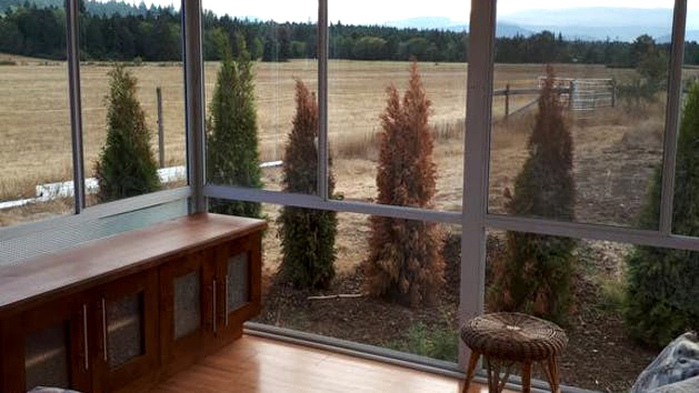 Solar-Powered Cottage Rental near Rathtrevor Beach Provincial Park in British Columbia