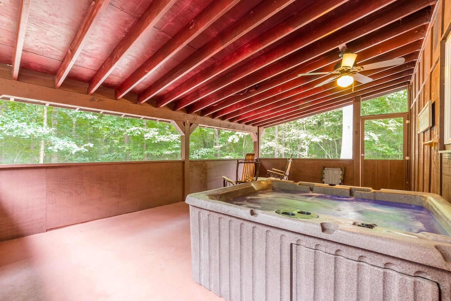 Paradise Cabin with Foosball Table and BBQ in Cleveland, Georgia
