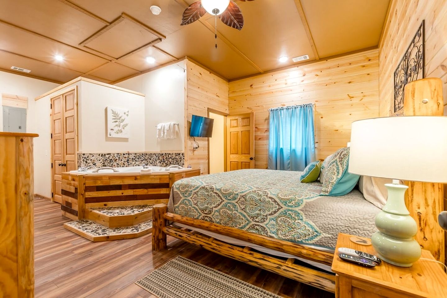 Paradise Cabin with Foosball Table and BBQ in Cleveland, Georgia
