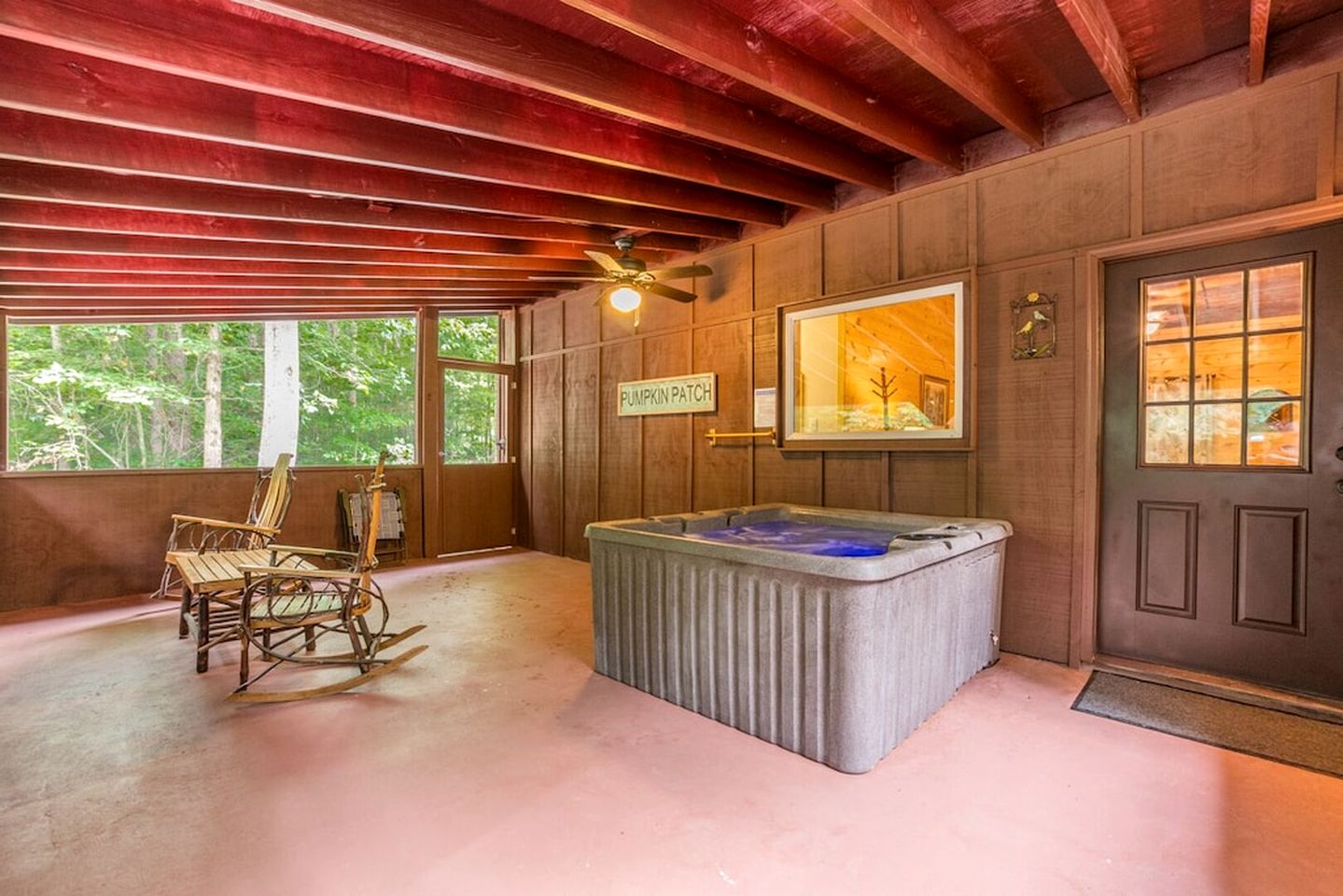 Paradise Cabin with Foosball Table and BBQ in Cleveland, Georgia