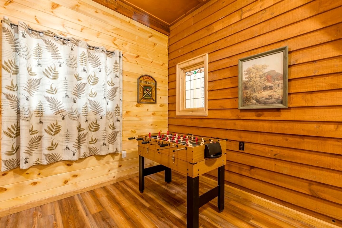 Paradise Cabin with Foosball Table and BBQ in Cleveland, Georgia