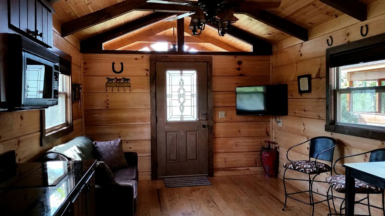 Cabins (Mill Spring, North Carolina, United States)