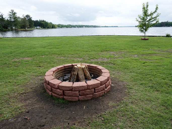 Cabins (Hope, Michigan, United States)