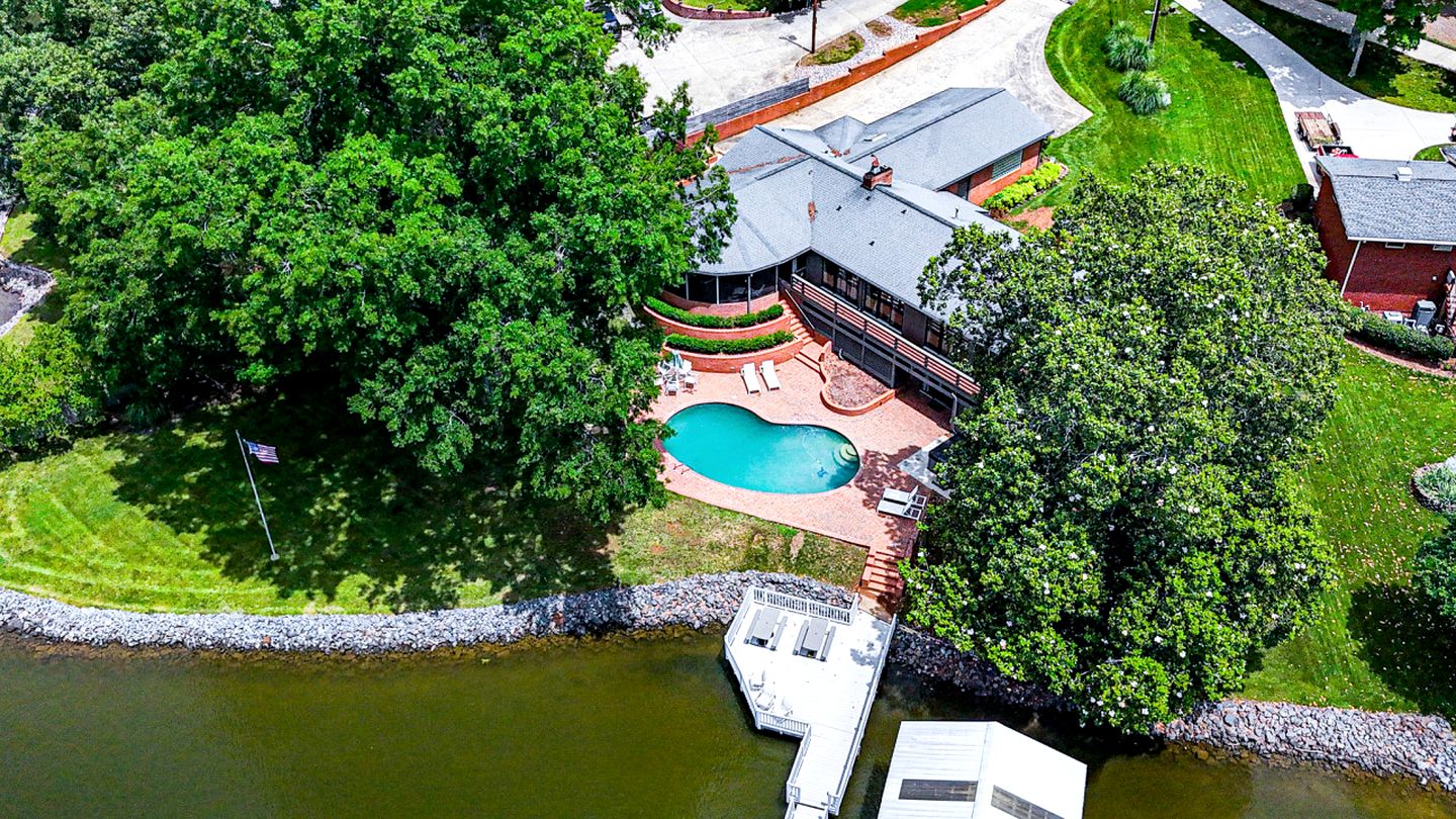 Cozy Cottage with Swimming Pool in Charlotte, North Carolina